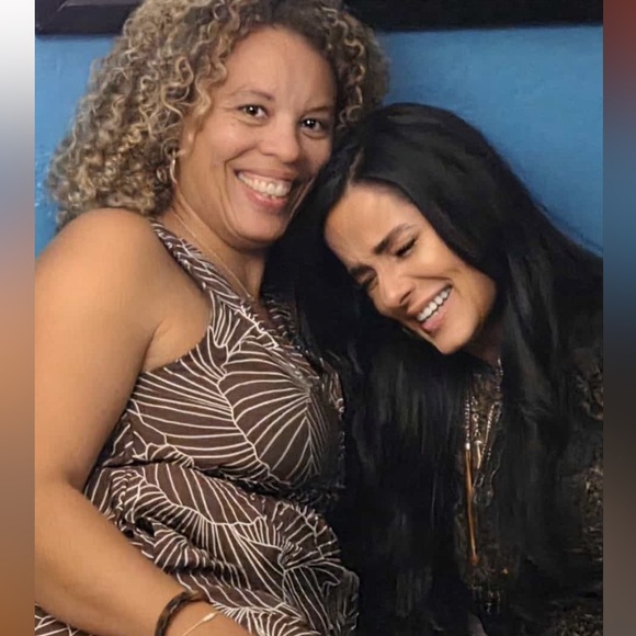 Meet your Posher, Lisa - Picture 3 of 3